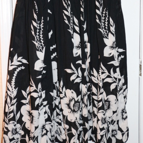 TAKE TWO CLOTHING CO. Dresses & Skirts - 2X BLACK WHITE FLORAL BOHO FESTIVAL SKIRT TAKE TWO